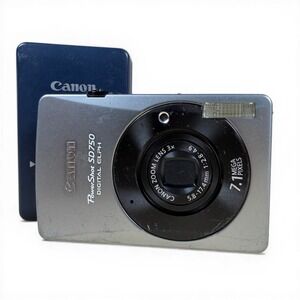 Canon PowerShot SD750 7.1MP Digital Camera Bundle Silver w/Charger +Battery READ